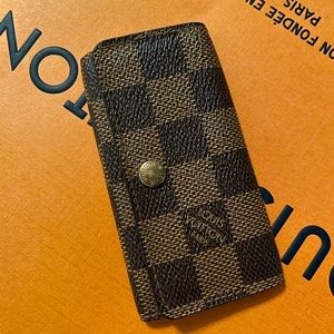 100% Authentic Louis Vuitton 4-key holder pouch damier brown